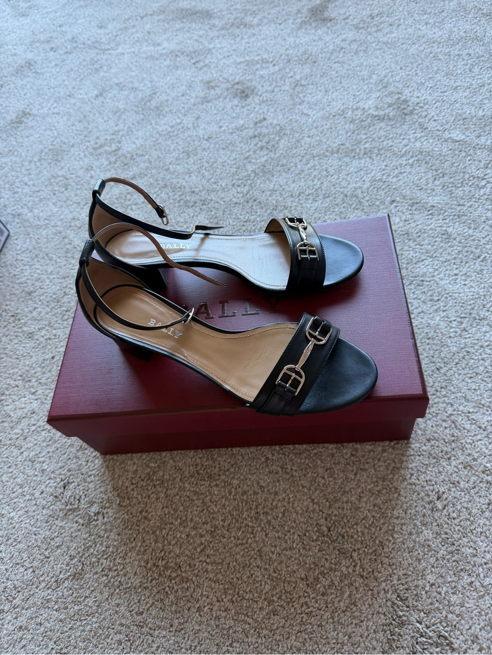 LIKE NEW Bally women Black Calf plain, CLOTO/100, US 6.5